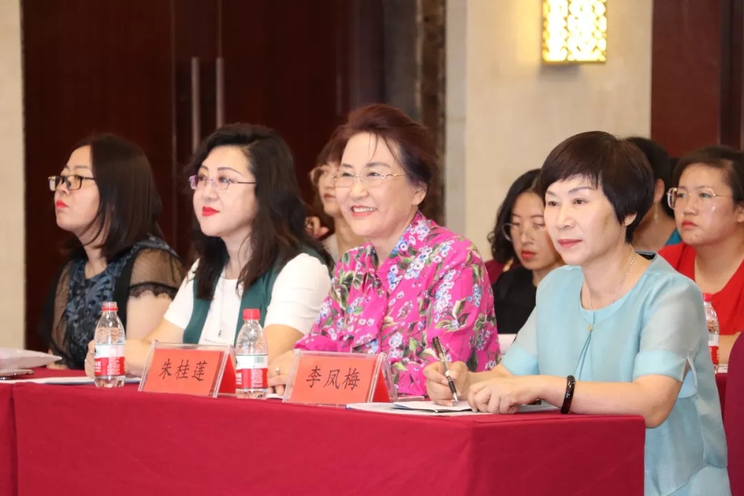 区女企业家协会妇联副主席, 阿拉善盟女企业家协会会长李凤梅开幕讲话